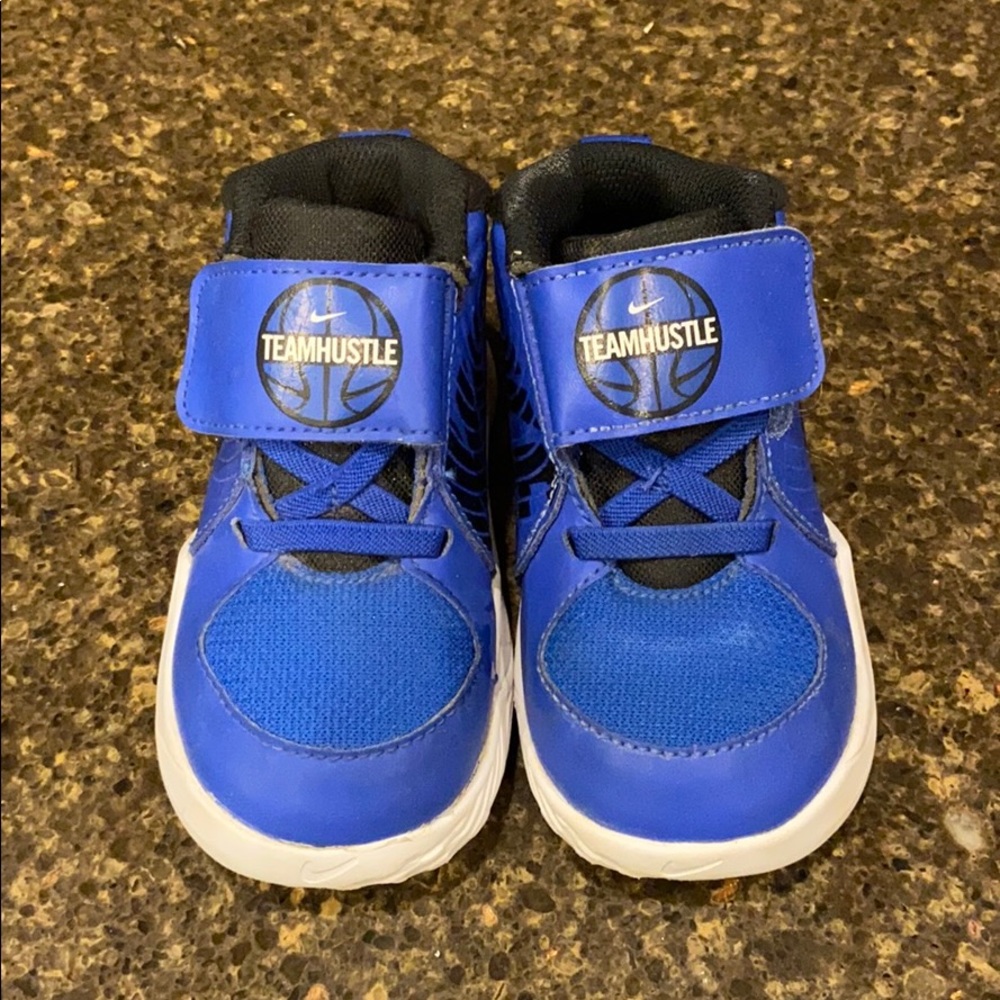 Baby size 6 Nike Velcro shoes!!